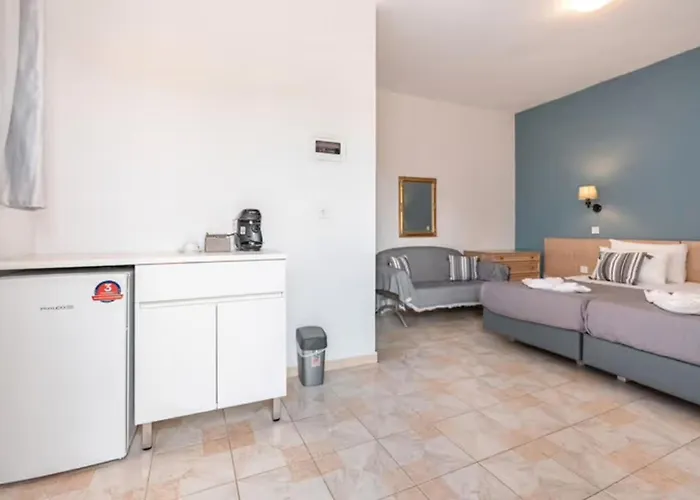 Eva's Hotel 2*